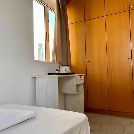 Διαμέρισμα Spacious Apartment, Steps From The - El Greco No 12 *