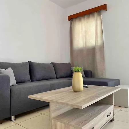 Διαμέρισμα Spacious Apartment, Steps From The - El Greco No 12 *