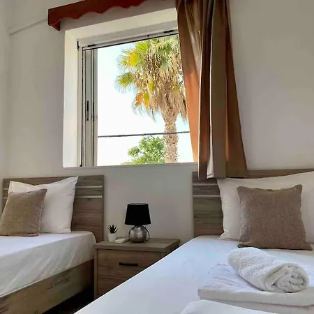 Spacious Apartment, Steps From The - El Greco No 12 İstanköy