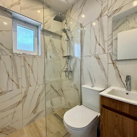 Spacious Apartment, Steps From The - El Greco No 12 Διαμέρισμα *